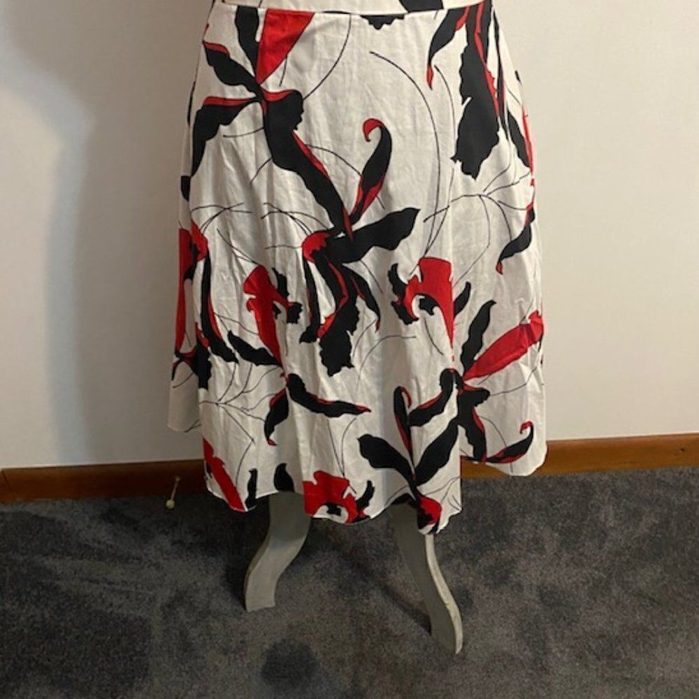 Grace Element White/Black/Red Floral Flare skirt, size 14